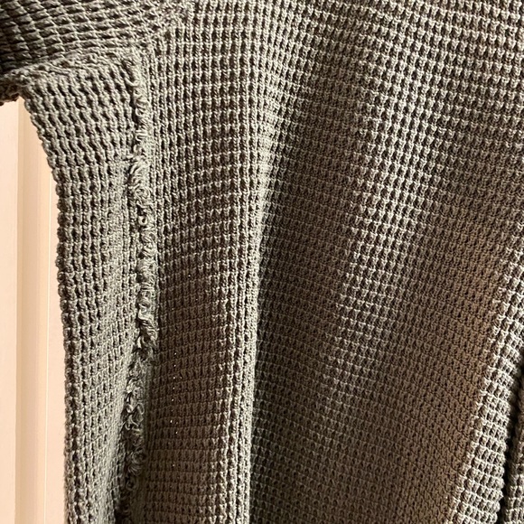 Free People Cotton Cold Shoulder Sweater, never worn - Picture 6 of 7